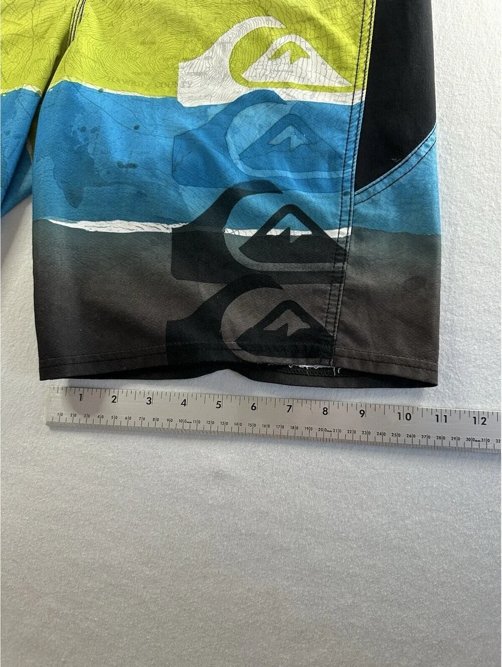 Y2K Quiksilver Board Shorts Mens 33 Surf Swim Trunks